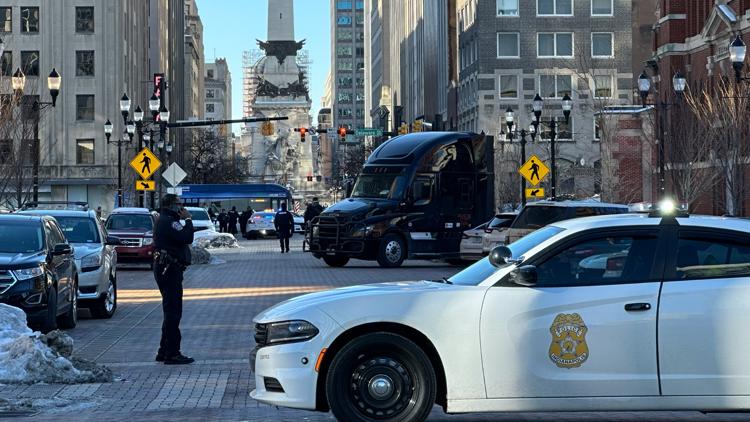 IMPD shuts down Market Street in downtown Indianapolis due to ‘suspicious vehicle’