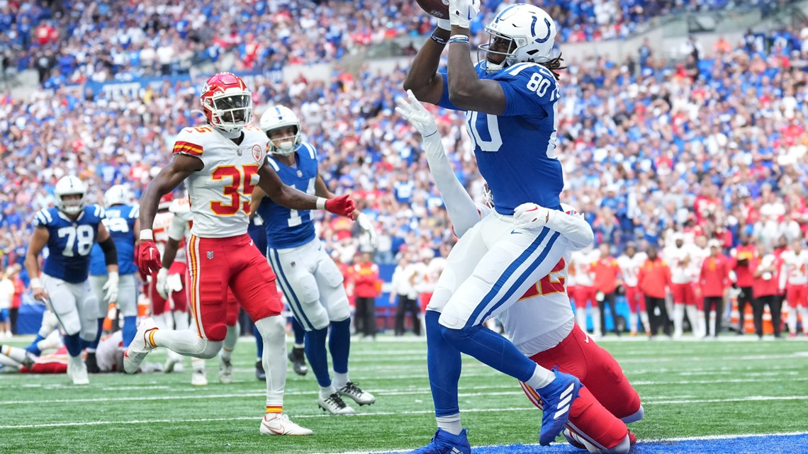 September 25, 2022, Indianapolis, Indiana, U.S: Indianapolis Colts  defensive tackle DeForest Buckner (99) blocks on the end of the line for an  extra point during the game between the Kansas City Chiefs