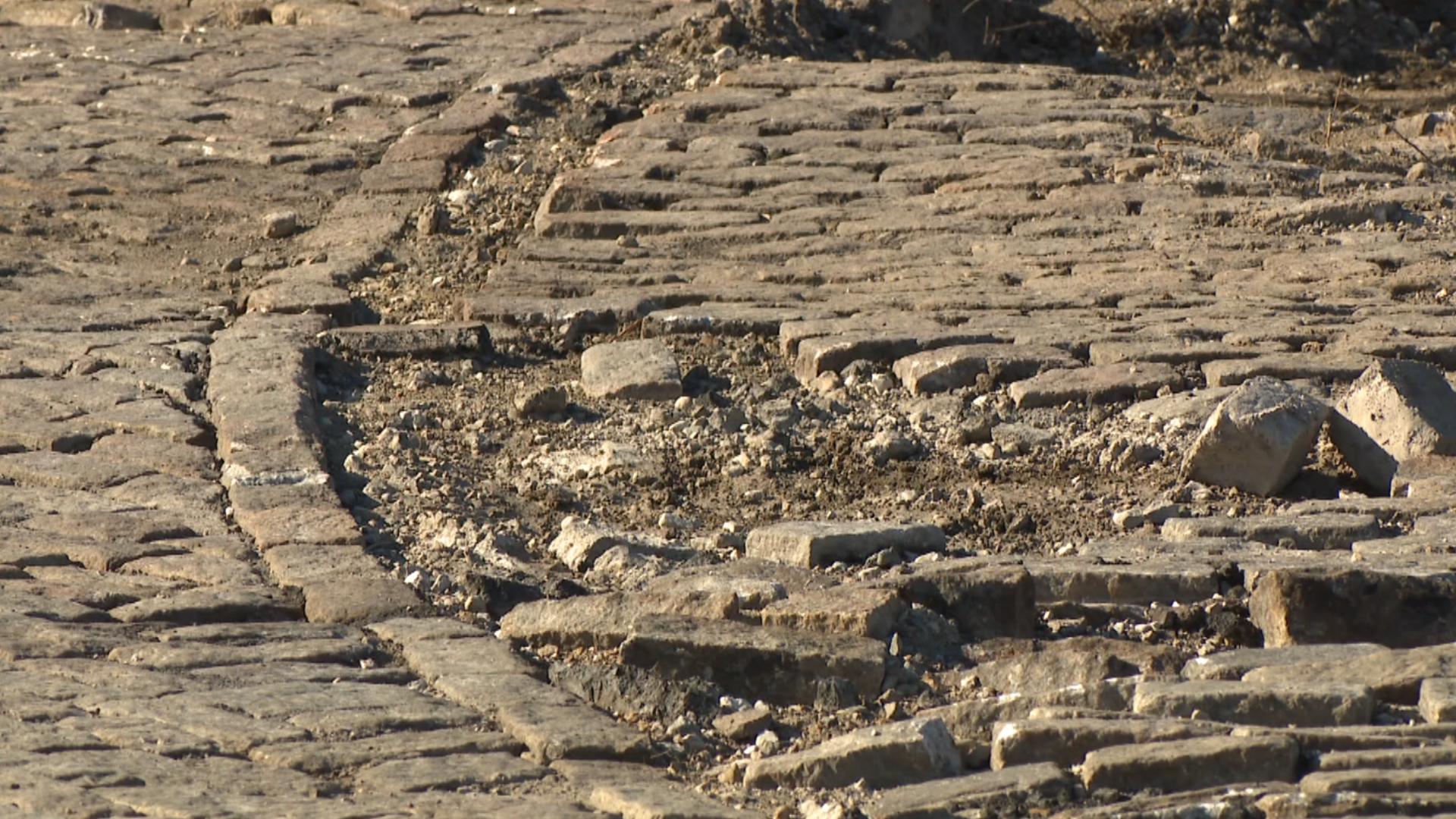 Crews make new discoveries at the Henry Street Bridge project