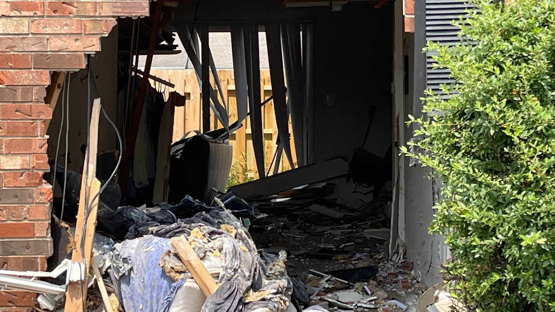 Car crashes into building on Indy's west side | wthr.com