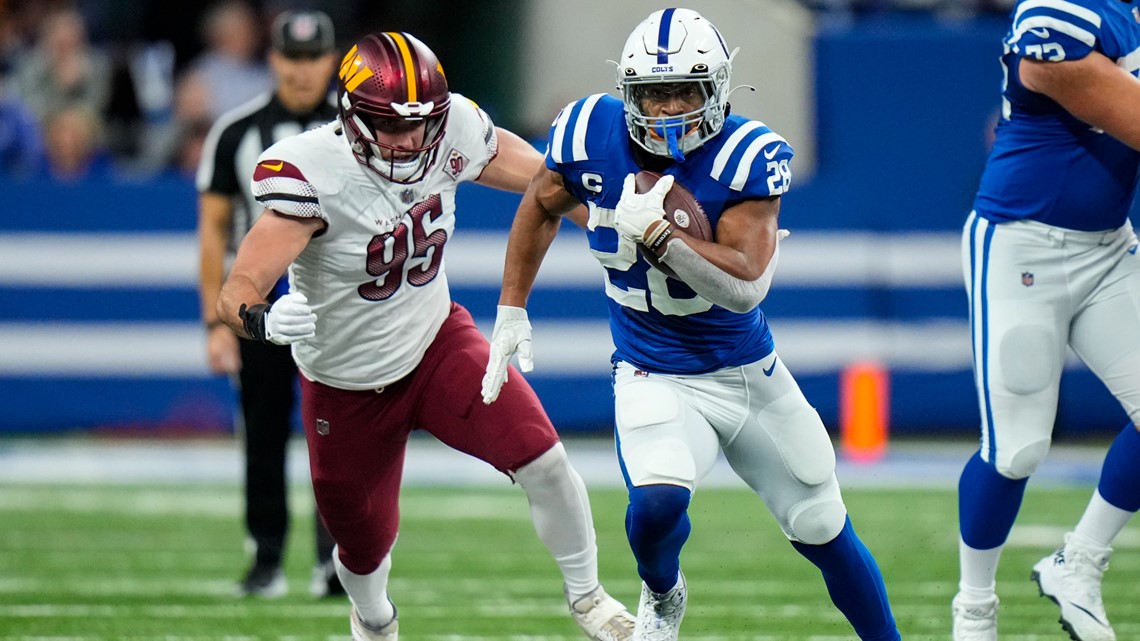 INDIANAPOLIS, IN - OCTOBER 30: Washington Commanders quarterback Taylor  Heinicke (4) scrambles out of the pocket during an NFL game between the  Washington Commanders and the Indianapolis Colts on October 30, 2022