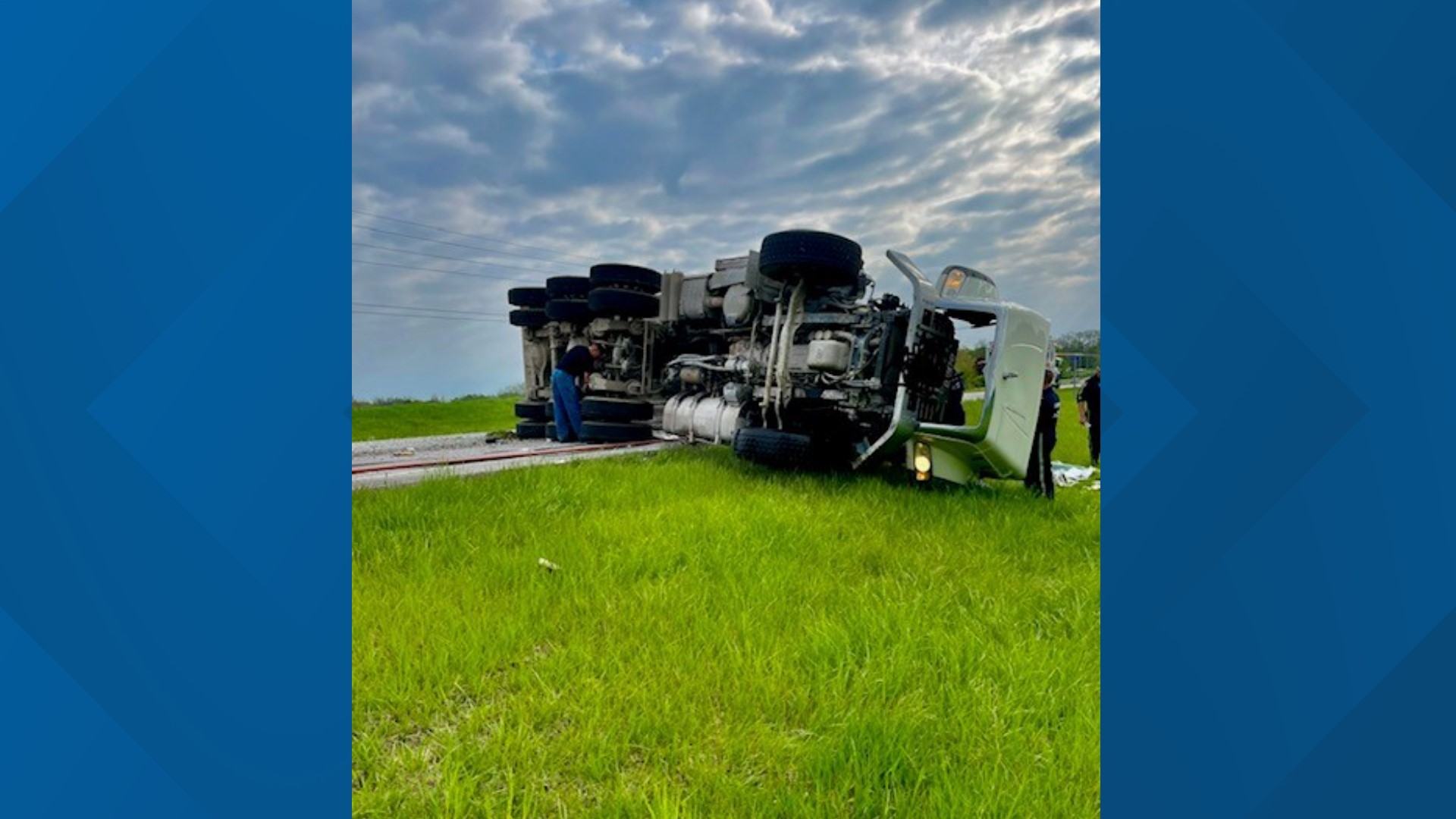 Man injured in Putnam County dump truck crash