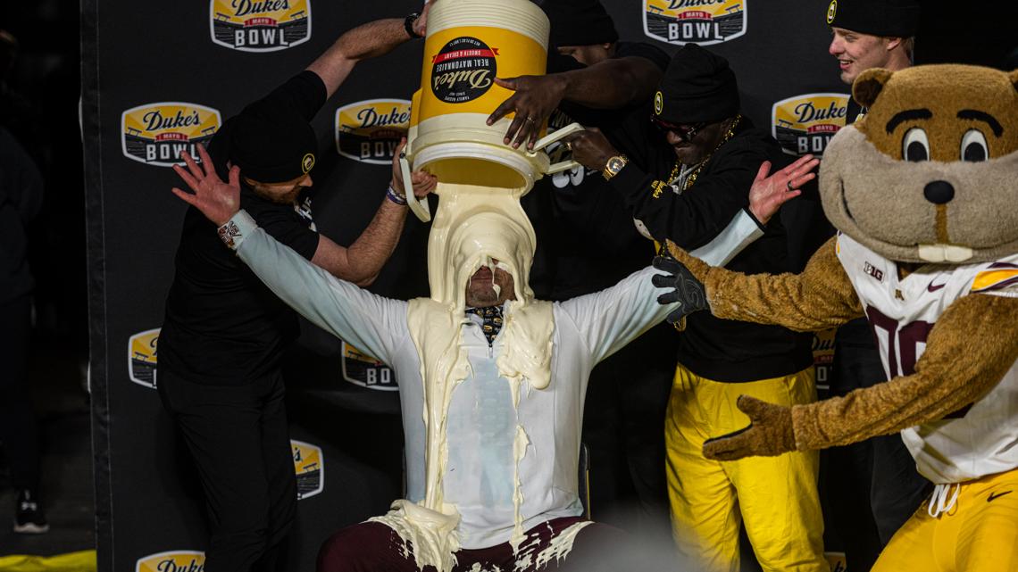 Flavor Flav steals show as surprise mascot at Duke
