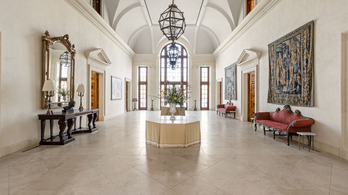 Indianapolis Linden House to showroom for RH