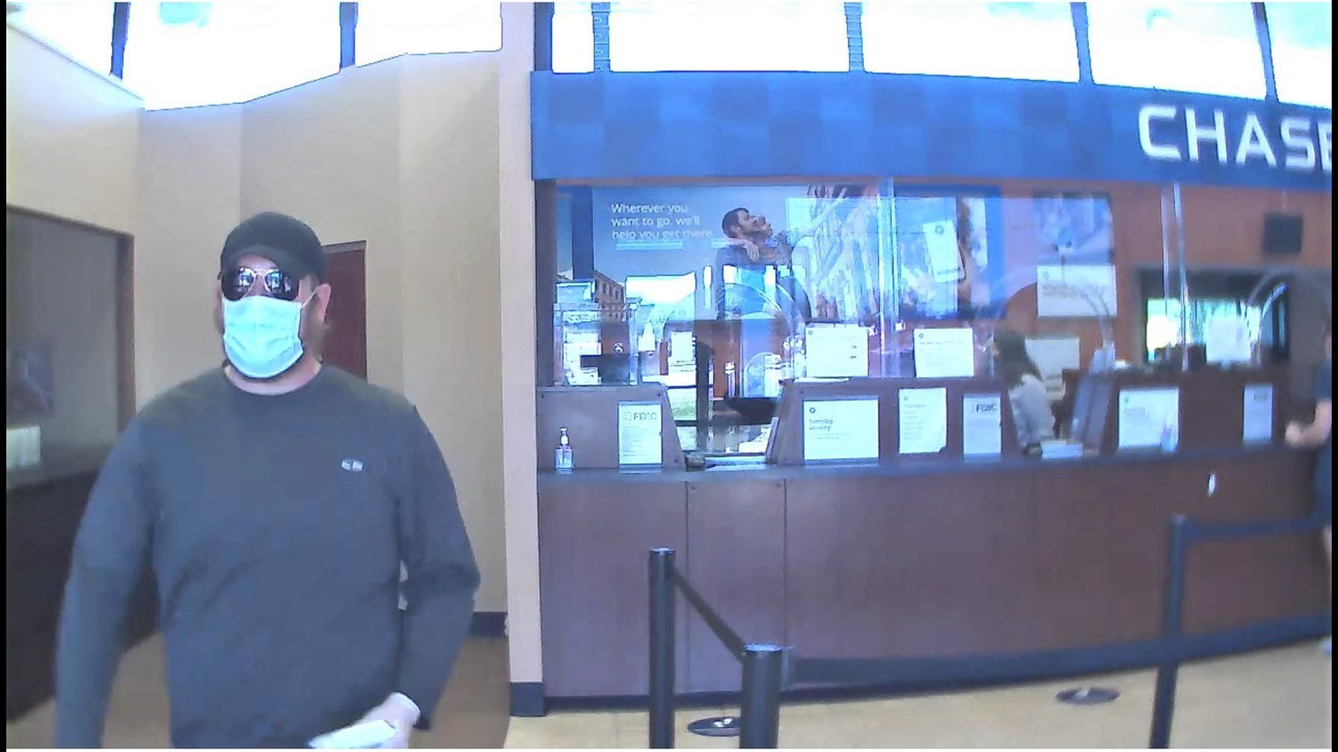 FBI seeking information on suspect in Chase Bank robbery