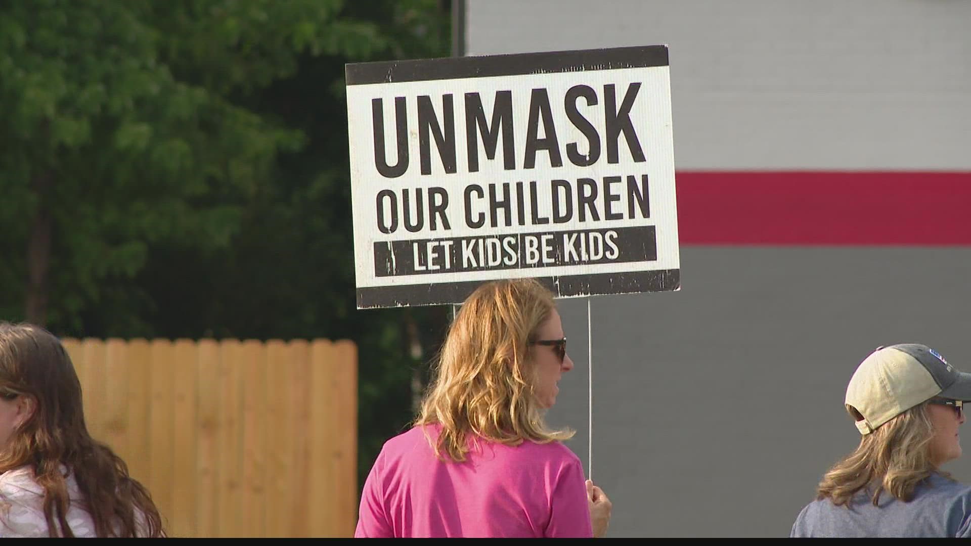 All K-6 students and staff in the district will now be required to wear masks, regardless of vaccination status.