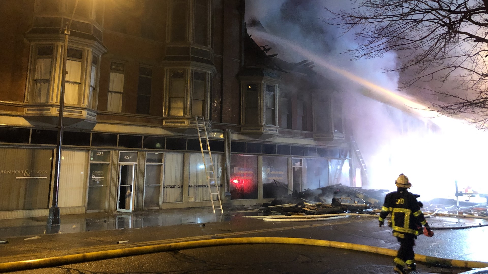 Firefighters needed four hours in freezing conditions to extinguish a commercial building fire in downtown Columbus.