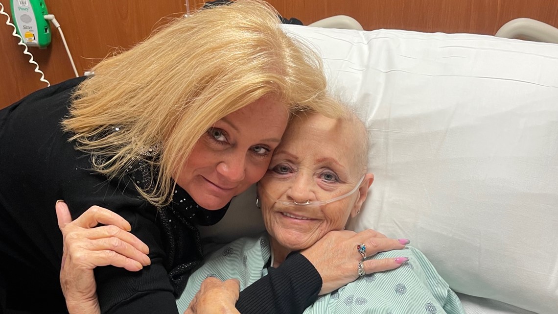 Woman makes it to Muncie to see sick mom after canceled flight | 10tv.com