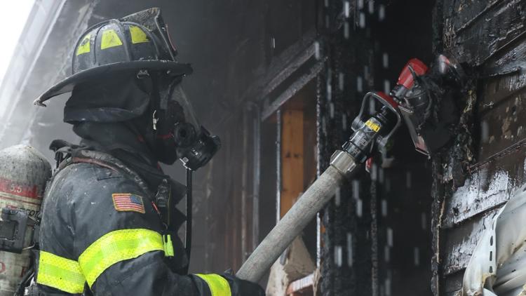Stove fire ignites in near northwest Indy home, leaving family of 5 displaced