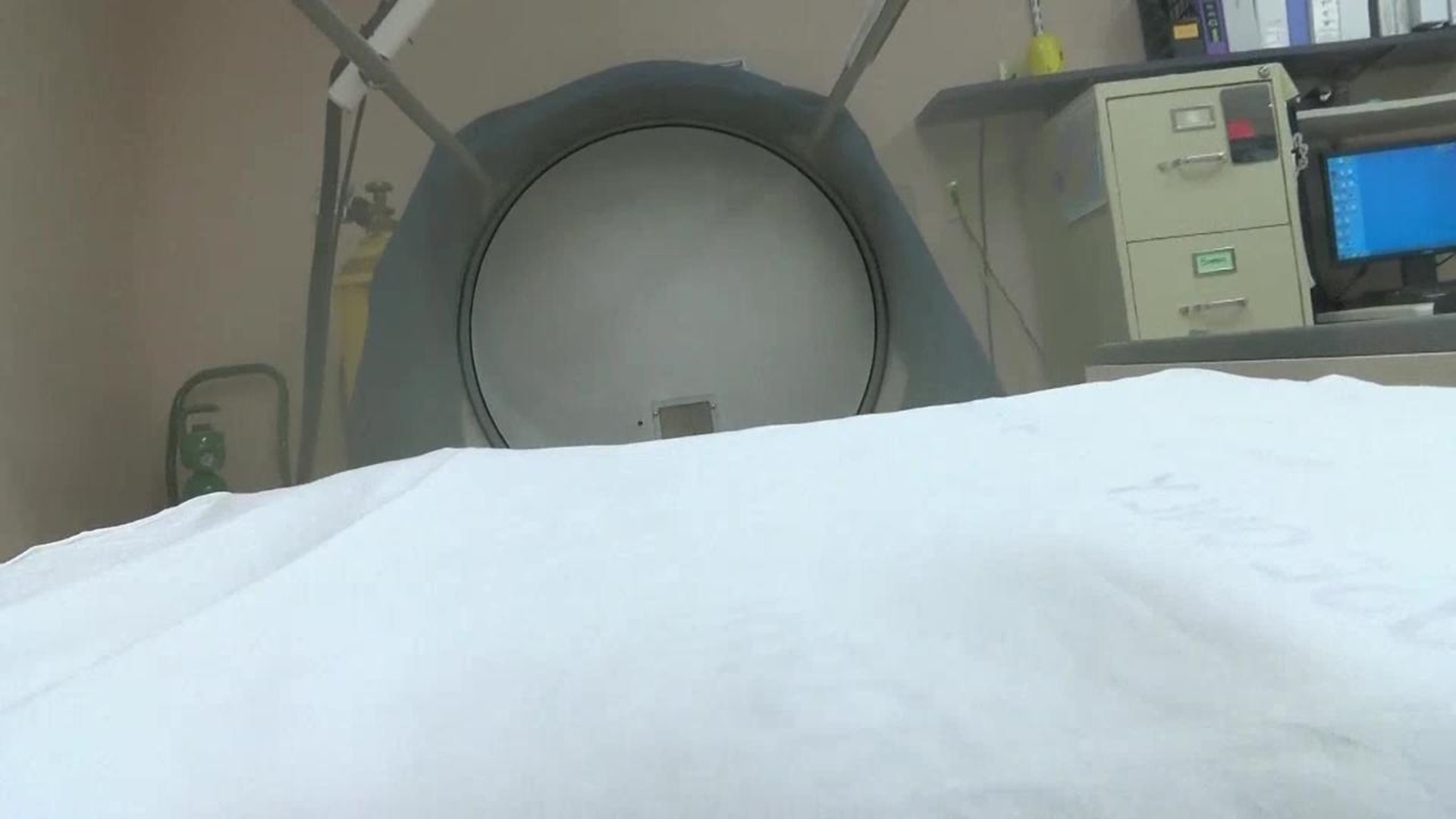 Doctors using hyperbaric oxygen therapy to treat diabetes, cancer