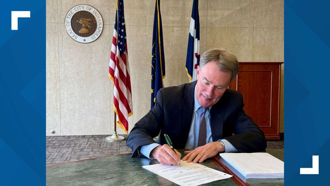 Mayor Hogsett signs 2025 IndianapolisMarion County budget