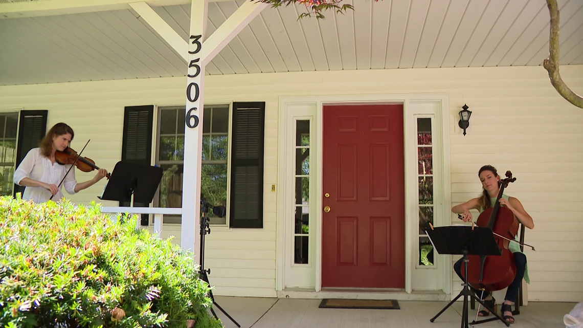 Bloomington artists share musical talents from Hyde Park porches