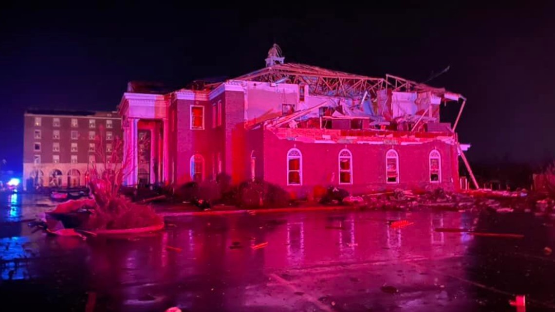 Police 'Loss of life expected' from Kentucky tornadoes