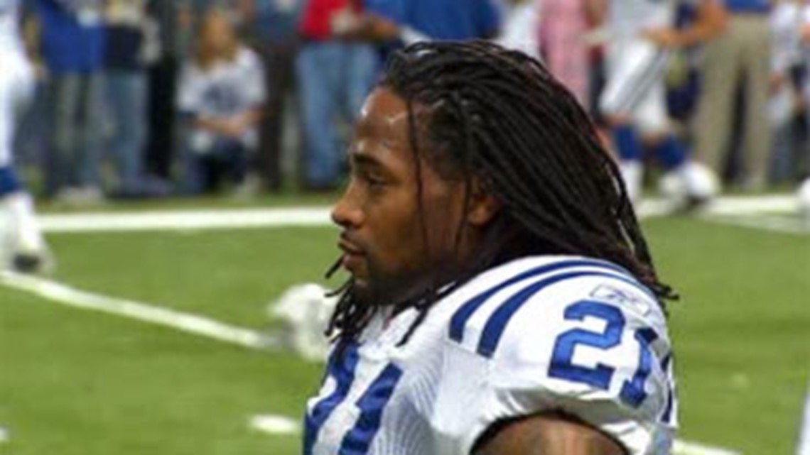 Colts release Bob Sanders, Colts