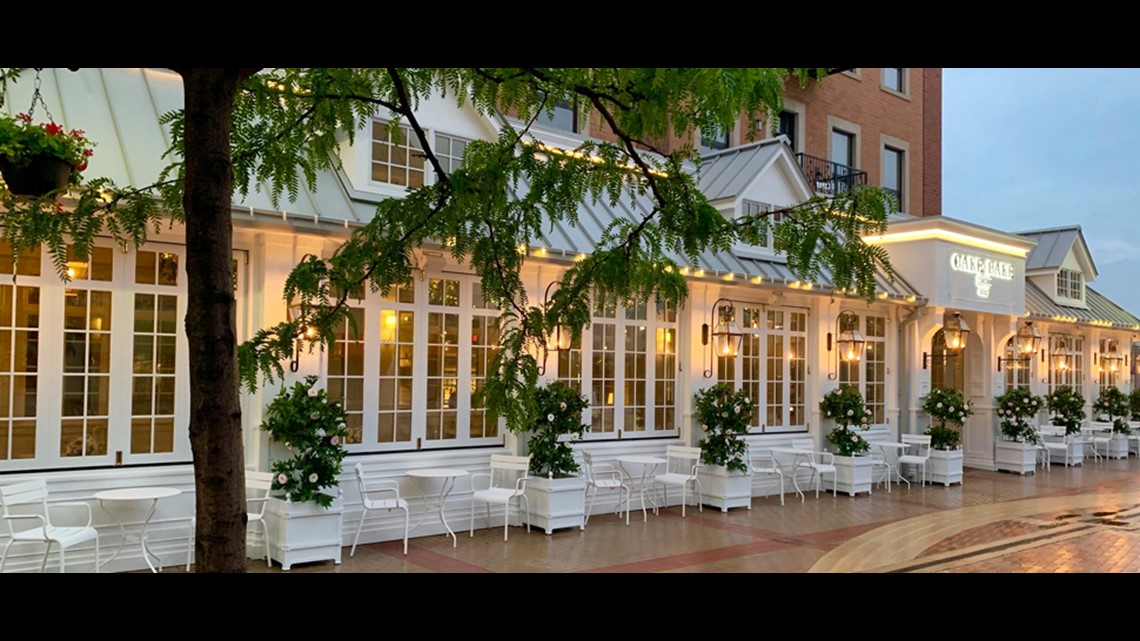 A Charming Elopement at The Cake Bake Shop - alisonmaephotography.com