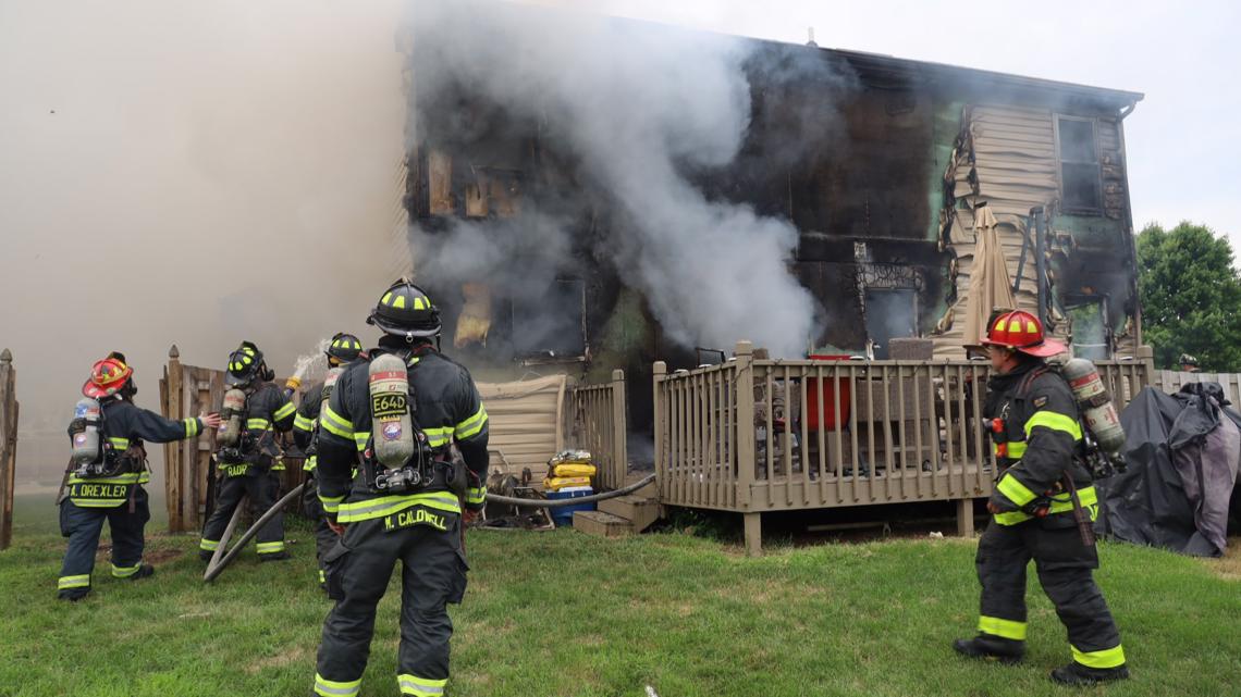 Firefighter hurt in large north Indianapolis house fire | wthr.com