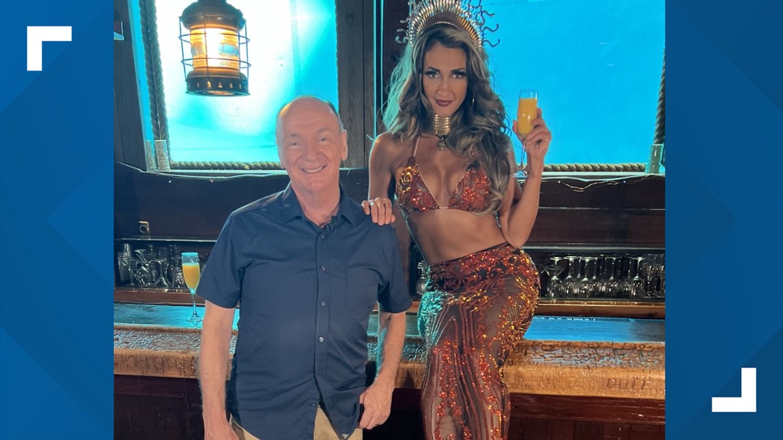 Chuck's Big Adventure in Florida: Mermaids at Wreck Bar