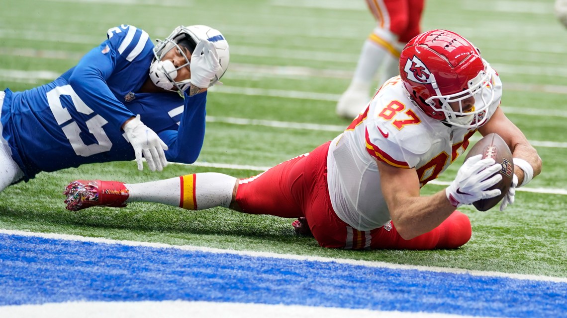 Kansas City Chiefs defensive tackle Khalen Saunders (99) stands on