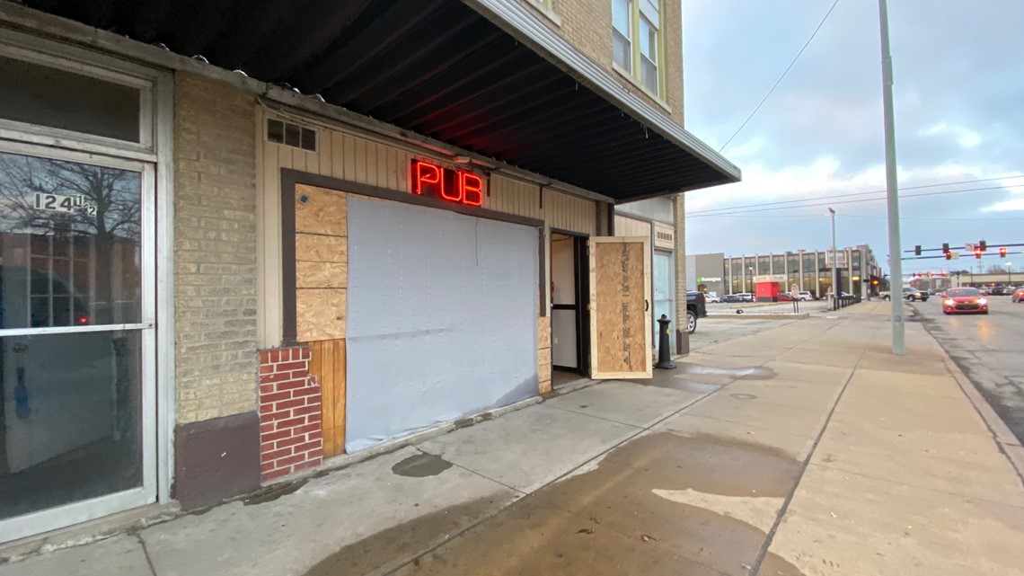 Thorntown man accused of ramming business, police car