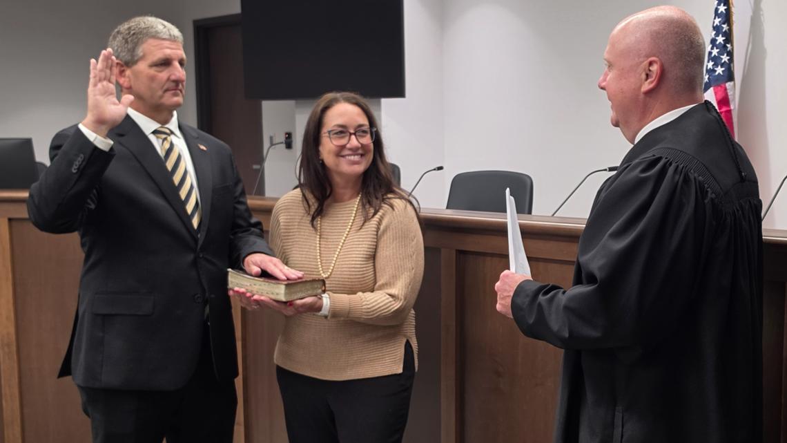 New Clinton County sheriff sworn in following caucus appointment