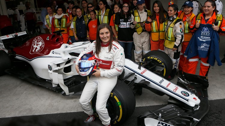 Calderón joins IndyCar as 1st woman to drive for AJ Foyt