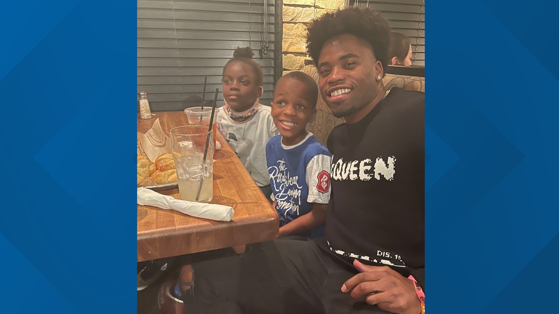 Colts' Kenny Moore II gives back to families ahead of Christmas | wthr.com