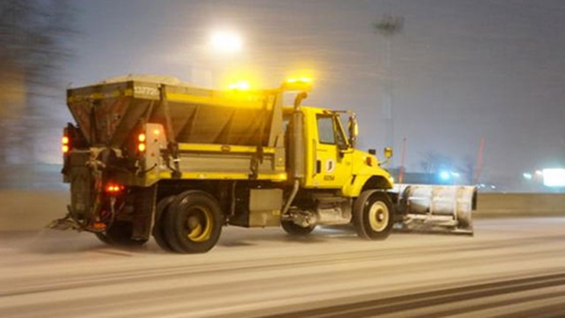 Crews plow 4,400 lane miles of residential roads in Indianapolis - Vimarsana News
