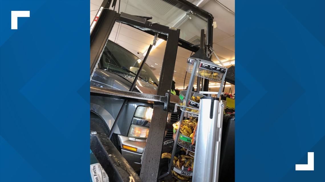 Van crashes into Speedway gas station in Lawrence - Vimarsana News