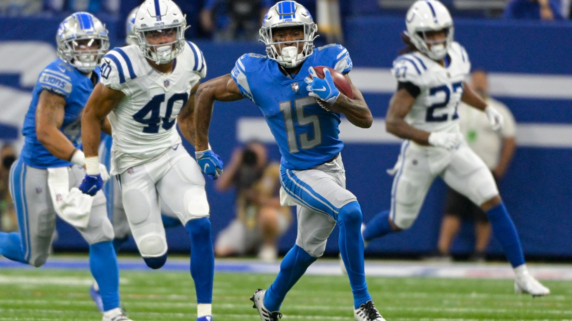 August 20, 2022, Indianapolis, Indiana, U.S: Indianapolis Colts quarterback  Nick Foles (9) huddles with his receivers during warmup for the preseason  game between the Detroit Lions and the Indianapolis Colts at Lucas