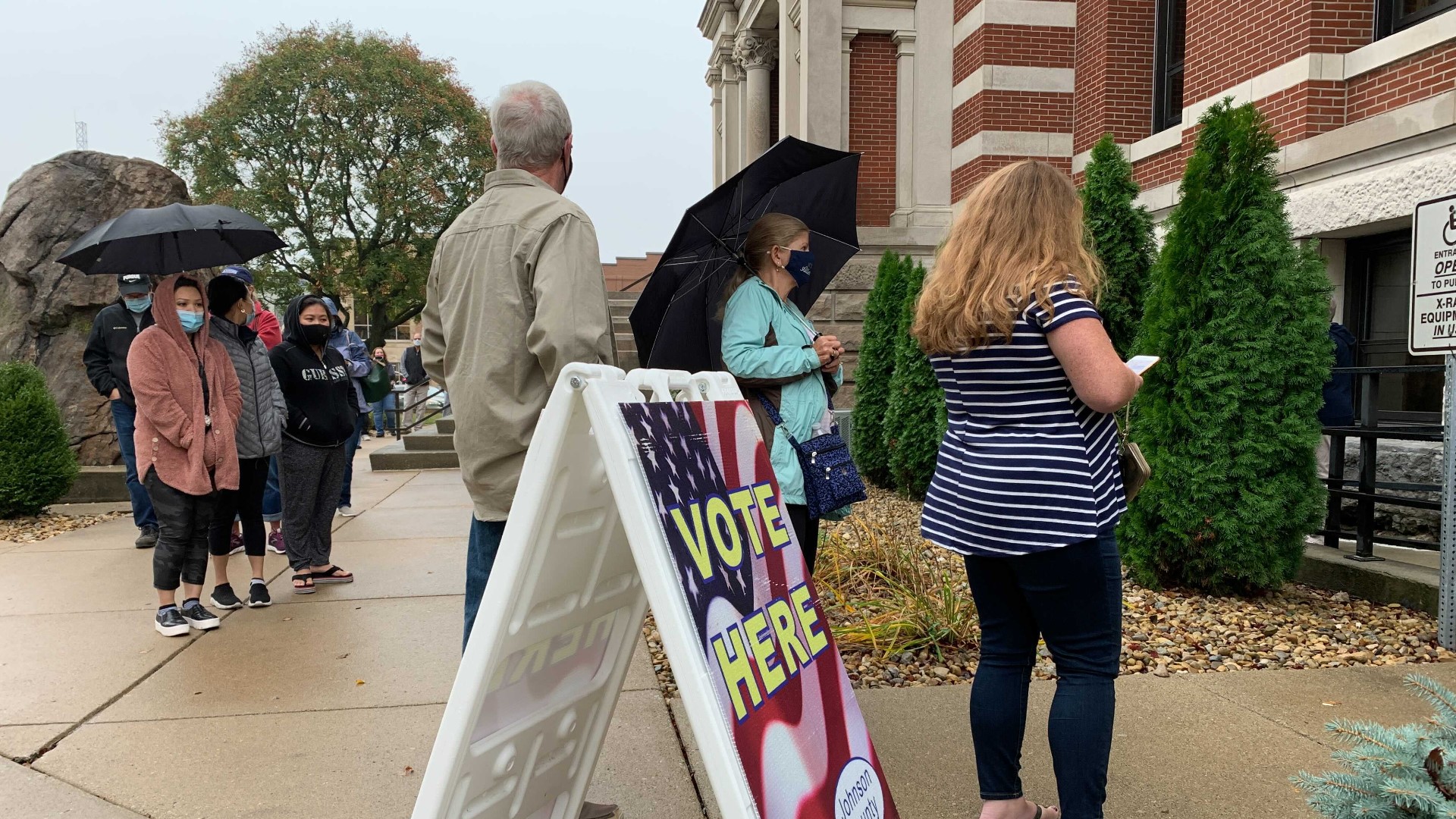 Satellite early voting opens in Johnson County
