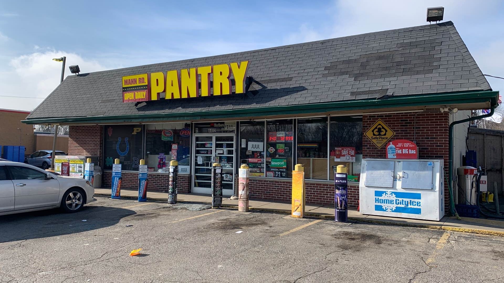 Police investigate Indianapolis shooting, carjackings