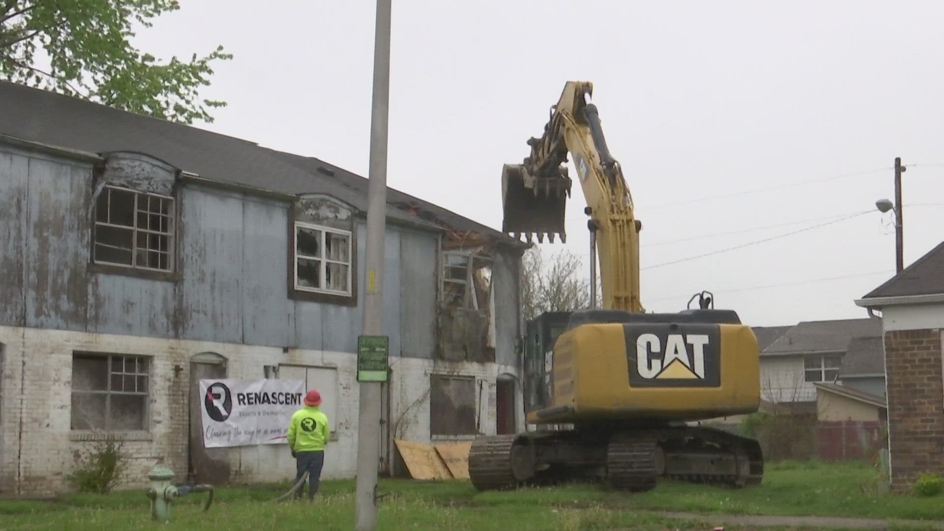 The city of Indianapolis began demolishing the Towne and Terrace condominium complex at 42nd Street and Post Road Friday.