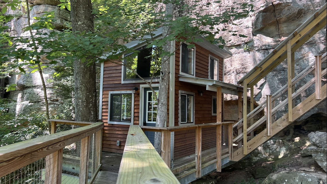 Chuck's Big Adventure in Kentucky: Cabins on the cliffs and in the trees