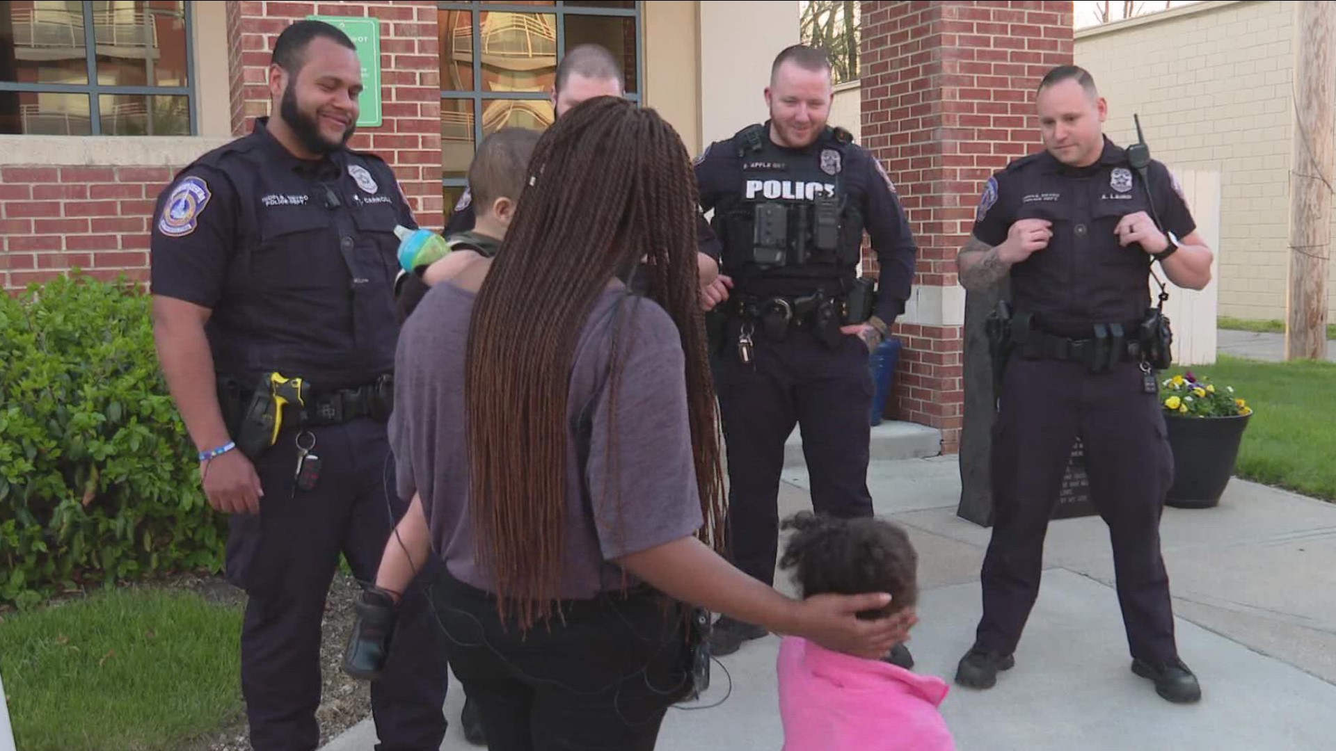 The officers who helped a mom and her kids escape a house fire last week had an emotional reunion Thursday.