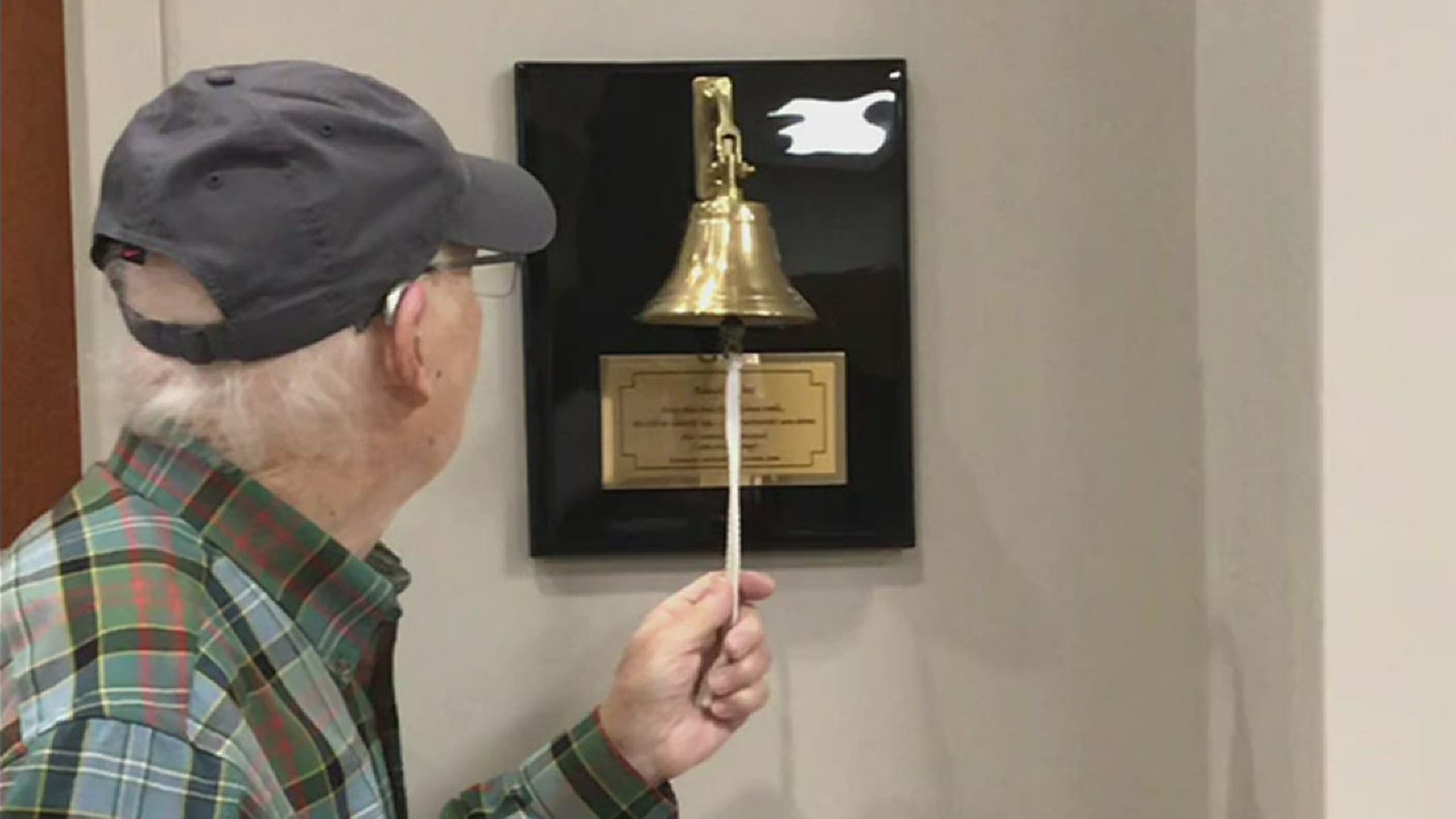 Former WTHR meteorologist Bob Gregory rang the bell to mark his last treatment for lymphoma Monday. (Video courtesy Gregory family)