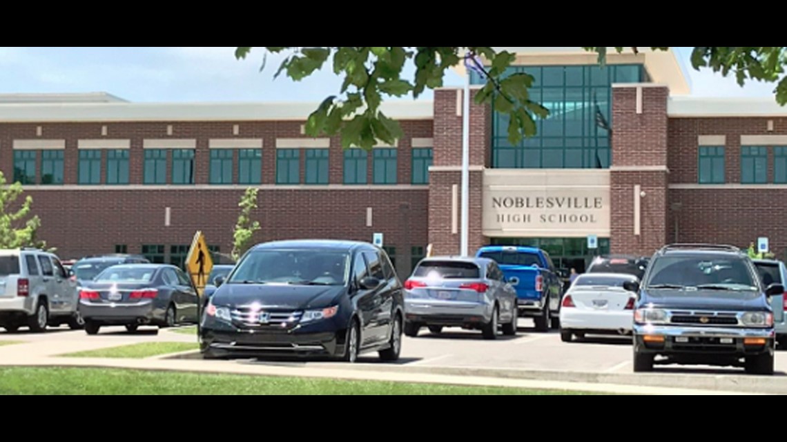 Noblesville High School drops graduation tradition