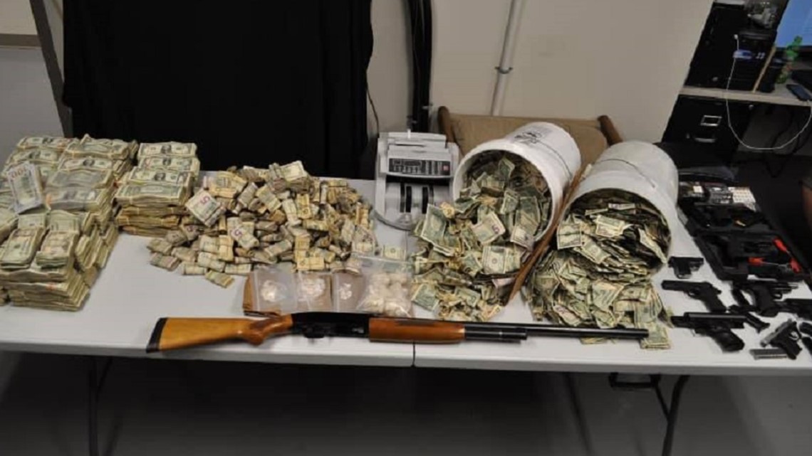 Kokomo drug bust finds cocaine, money and stolen guns - Vimarsana News