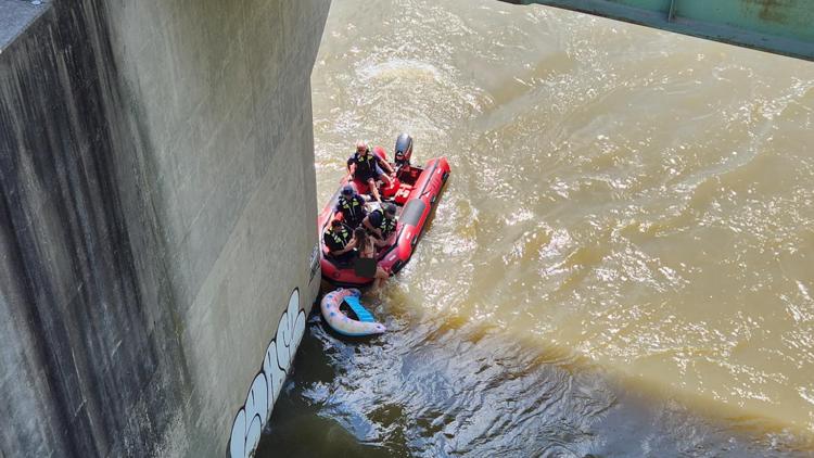 Firefighters rescue 2 girls trapped under bridge in river on Indy’s north side