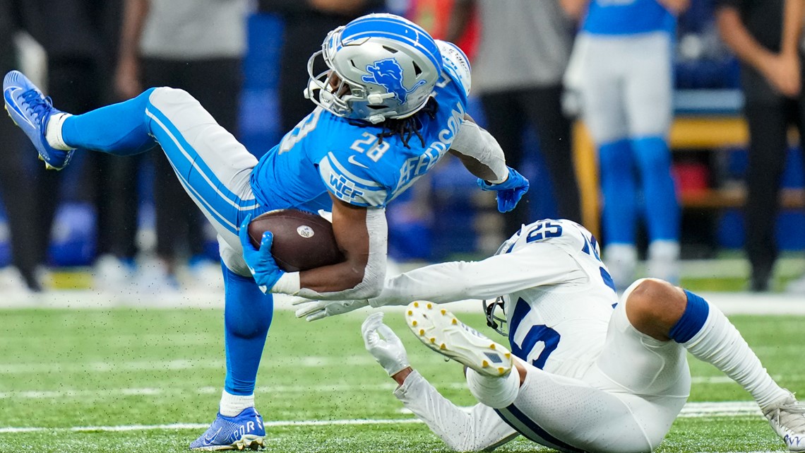 August 20, 2022: Detroit Lions quarterback David Blough (10) runs with the  ball during NFL football preseason game action between the Detroit Lions  and the Indianapolis Colts at Lucas Oil Stadium in