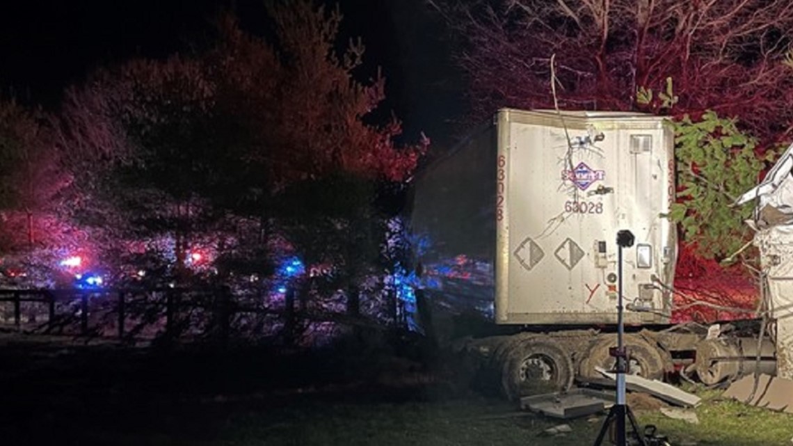 Illinois truck driver dies in crash in Jackson County - Vimarsana News
