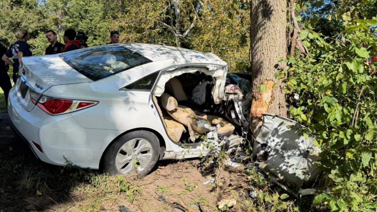 Person airlifted in critical condition after Mooresville crash