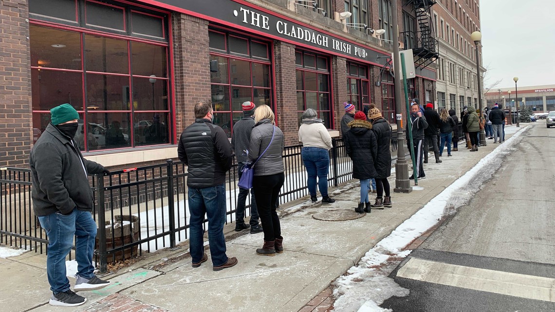 Liquidation sale draws dozens to once-popular downtown pub - Vimarsana News