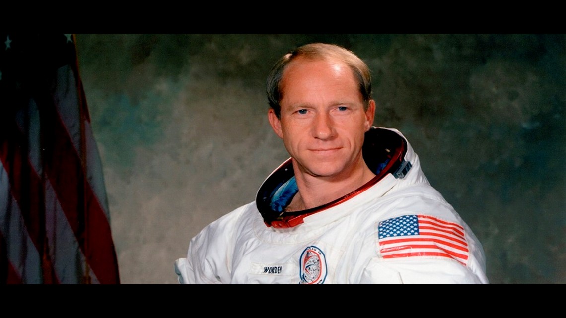 Apollo 15 Astronaut Al Worden Who Circled Moon Dies At 88