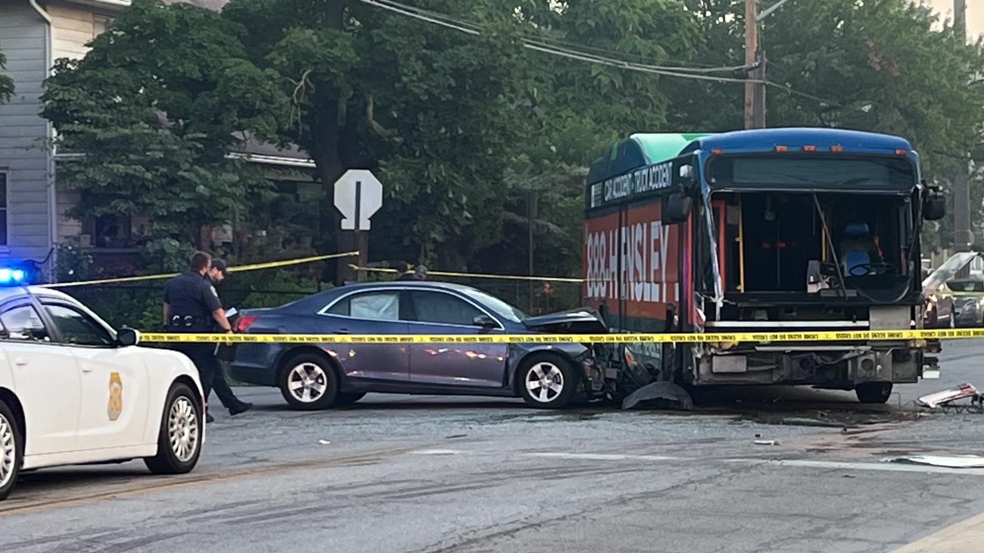 IMPD Investigating Serious Crash Involving IndyGo Bus | Wthr.com