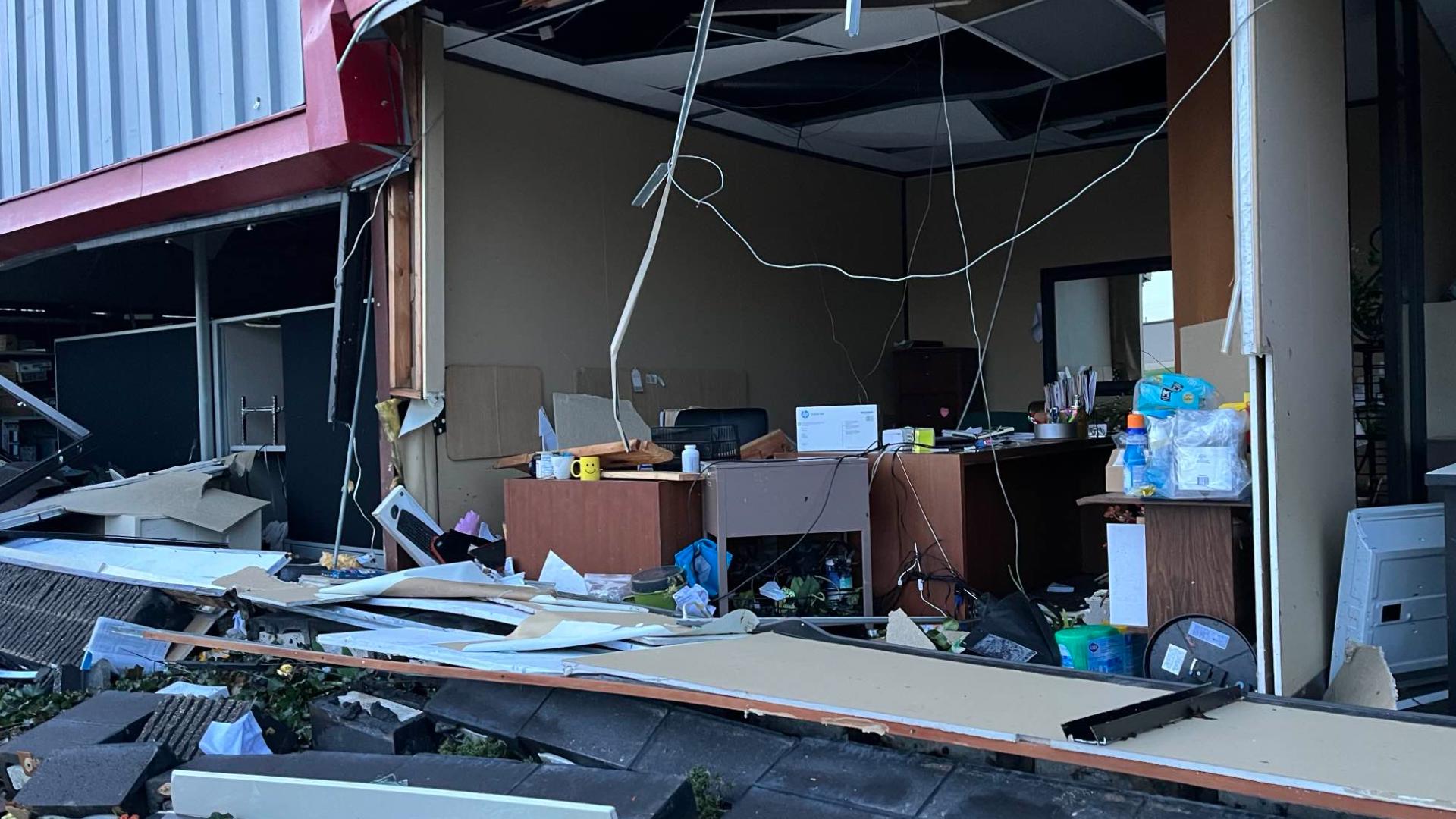 Crews work to restore power to thousands of Indiana customers | wthr.com