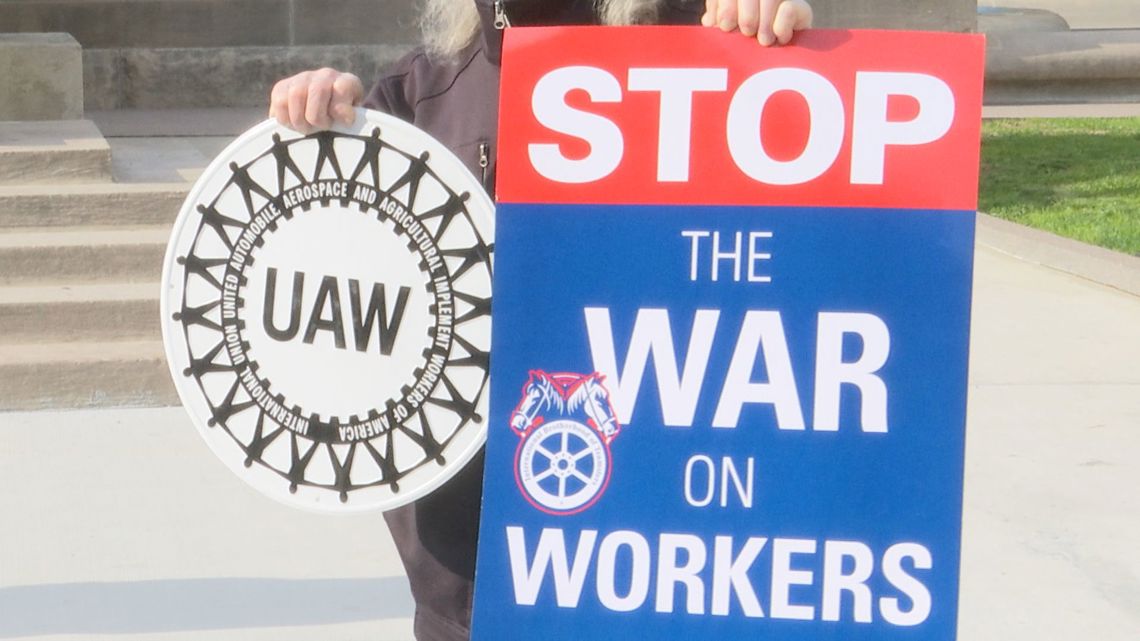 Union workers and supporters rally for worker's rights