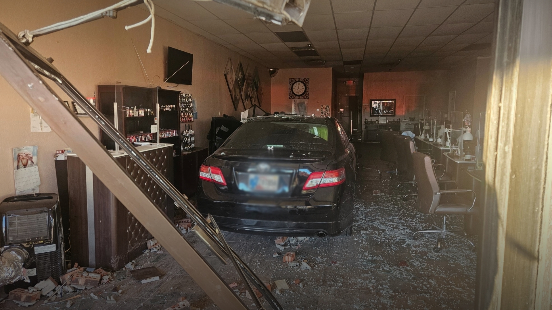 Driver crashes car into Speedway nail salon | wthr.com