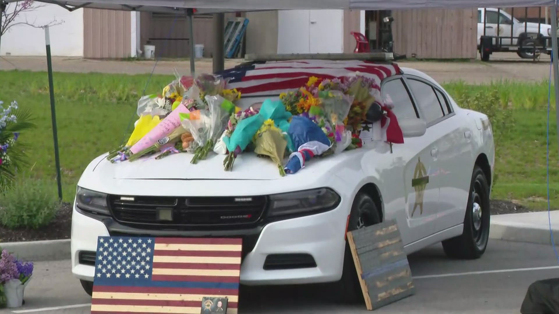Many who visited a memorial Tuesday said they wanted to pay tribute to Deputy Fred Fislar's service.