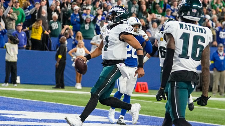 Jalen Hurts' late TD run gives Eagles 17-16 win over Colts