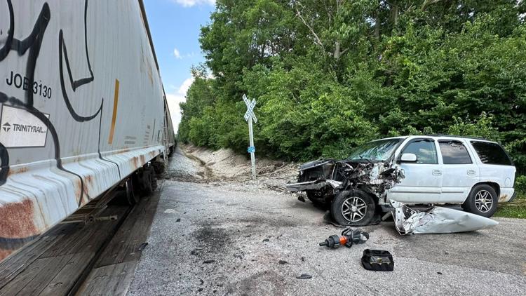 No reported injuries after train collides with SUV in Trafalgar